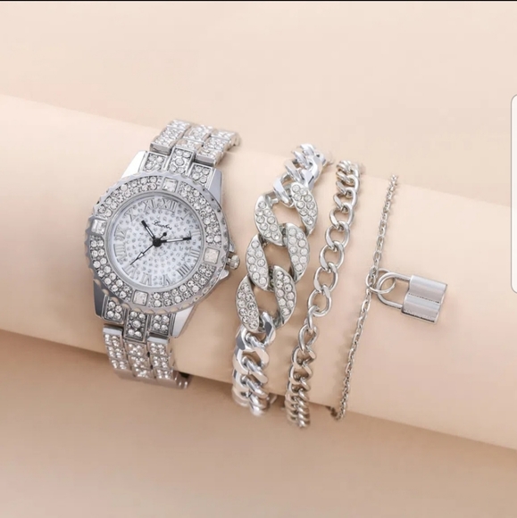 🎀NEW Round Luxury Women Watch Crystal Rhinestone. Golden. 🌹 - Picture 2 of 4